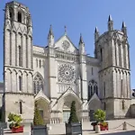 • Bel Appartement - Centre Historique De Poitiers